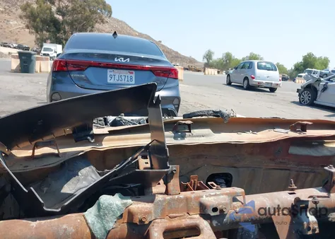 2022 Chevrolet Malibu Fwd Lt from USA, damaged, VIN 1G1ZD5ST2NF202027